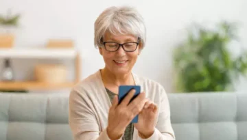 10 Best Cell Phones for Seniors (Updated for 2023)